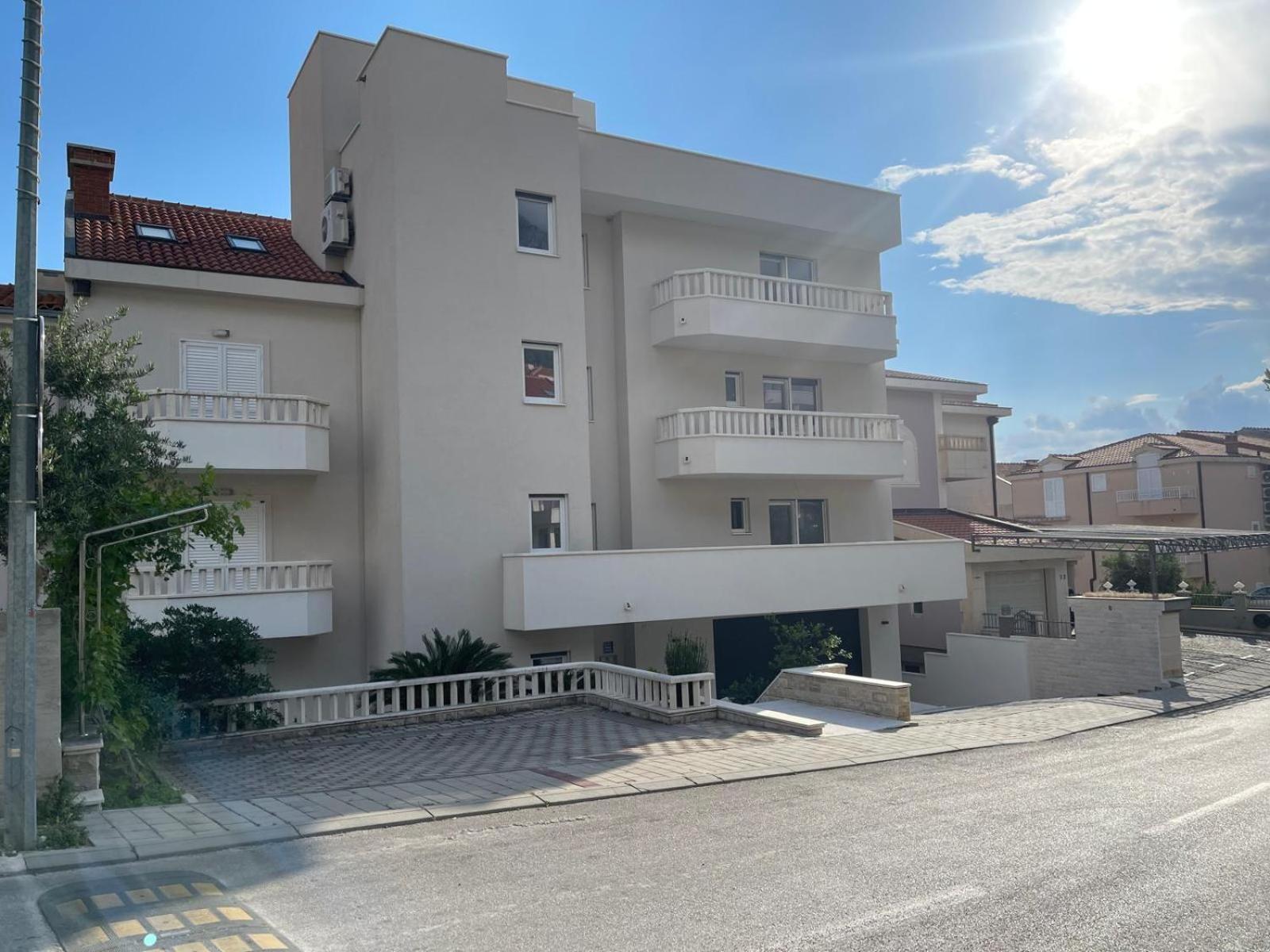 Apartment Dalmatien Traumhaus Макарска Экстерьер фото