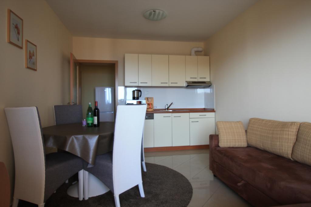 Apartment Dalmatien Traumhaus Макарска Экстерьер фото