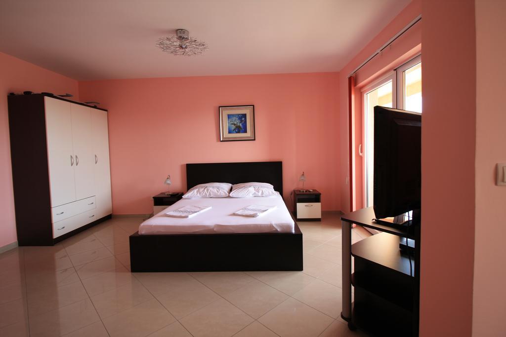 Apartment Dalmatien Traumhaus Макарска Экстерьер фото