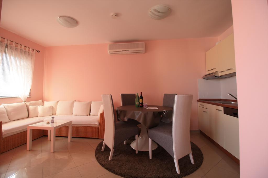 Apartment Dalmatien Traumhaus Макарска Экстерьер фото